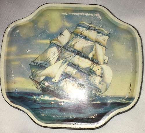 Vintage tin (boat)