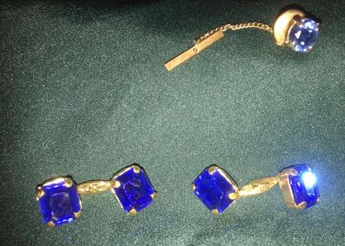 Tie pin and cufflinks set