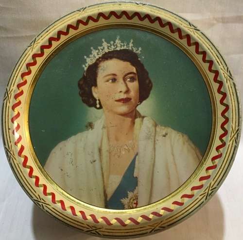 Queen Elizabeth - cake/biscuit tin