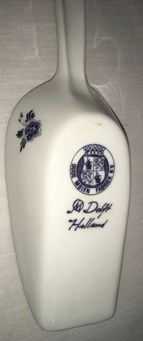 Delft sugar scoop
