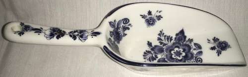 Delft sugar scoop
