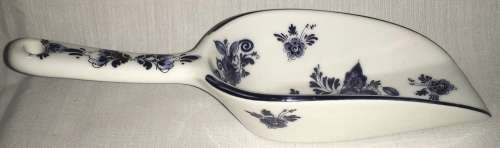 Delft sugar scoop