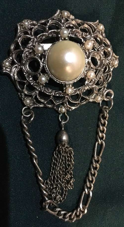 Vintage brooch (faux Pearl)