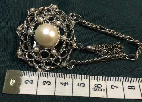 Vintage brooch (faux Pearl)