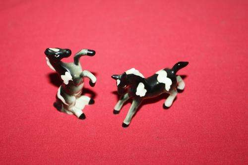 2 Small horse Ornamnets