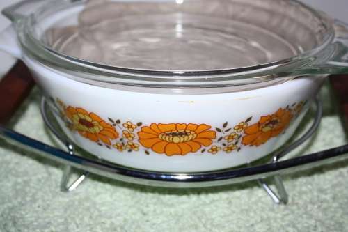 Boxed Pyrex Dish with Stand No 2