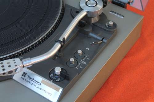 Technics SL 23 LP Player