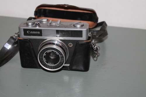 Canon Canonet Junior with Leather Case