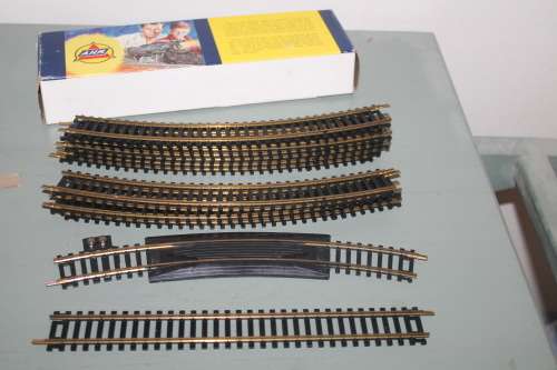 12 Curved Tracks AHM