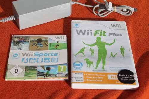 WII Console with Balance Board 2 Games and Extra`s