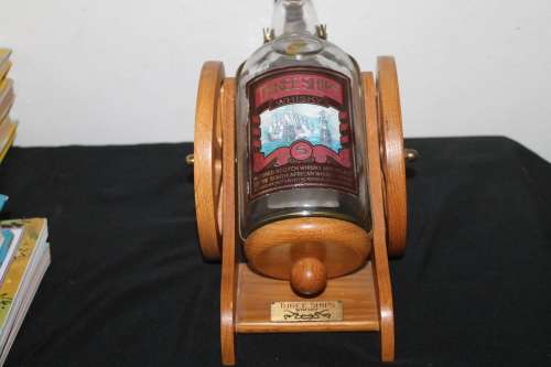 Cannon Wagon Wheel Holder three Ships