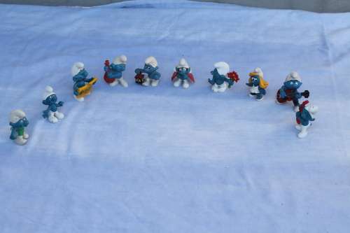 10 Assorted Smurfs