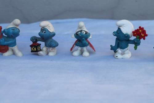 10 Assorted Smurfs