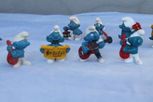 10 Assorted Smurfs