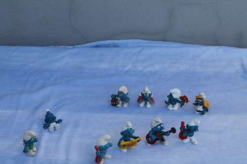 10 Assorted Smurfs
