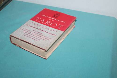 Hardcover The Pictorial Key to the Tarot A E Waite