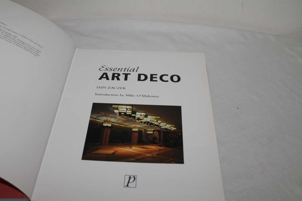 Essential Art Deco  Iain Zaczek