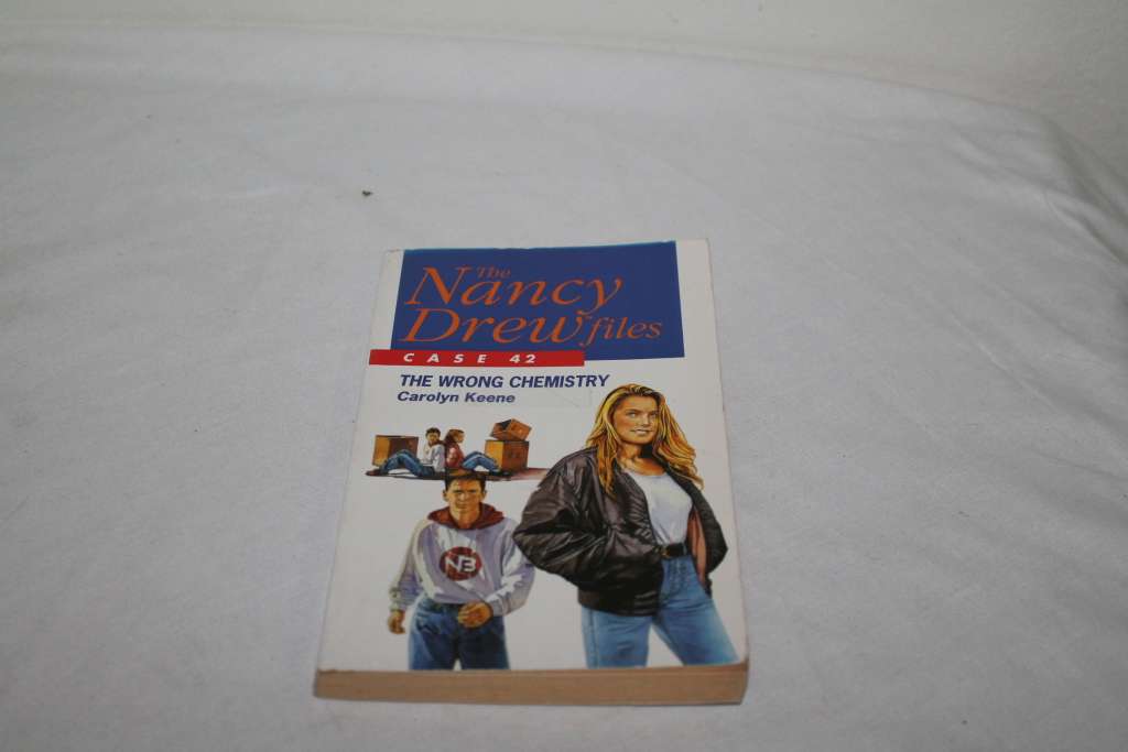 Nancy Drew The wrong Chemistry Carolyn Keene