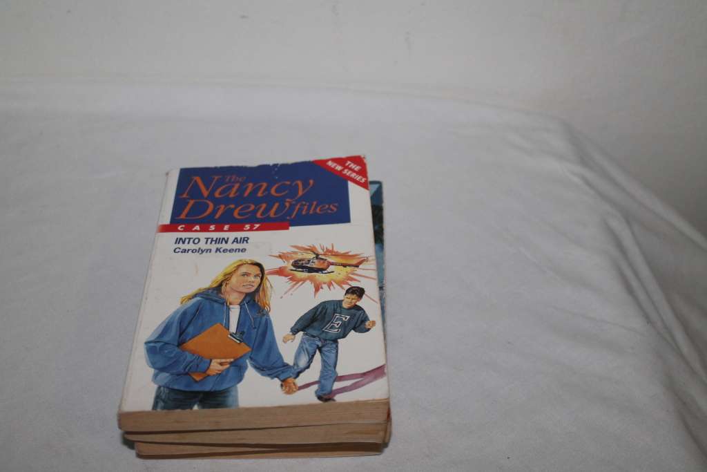 Nancy Drew into thin air Carolyn Keene