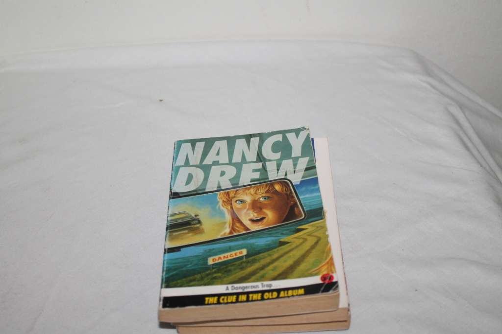 Nancy Drew The Clue in the old Album Carolyn Keene