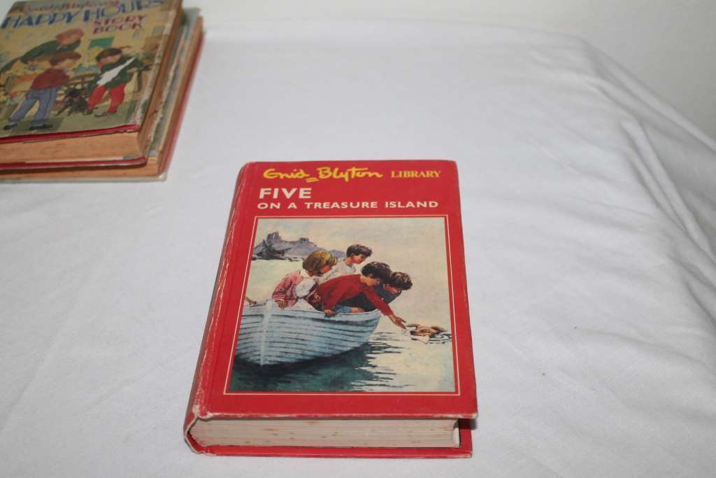 Enid Blyton Five get into trouble &  five on a treasure island