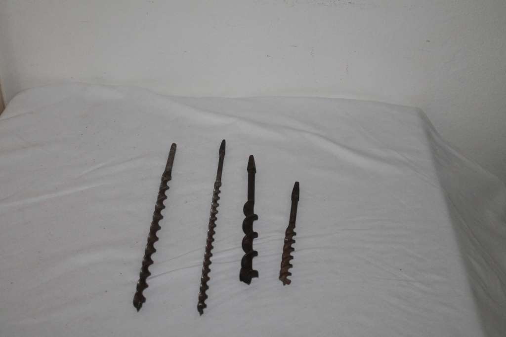 2 Hand drills with bits