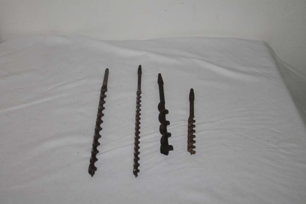 2 Hand drills with bits