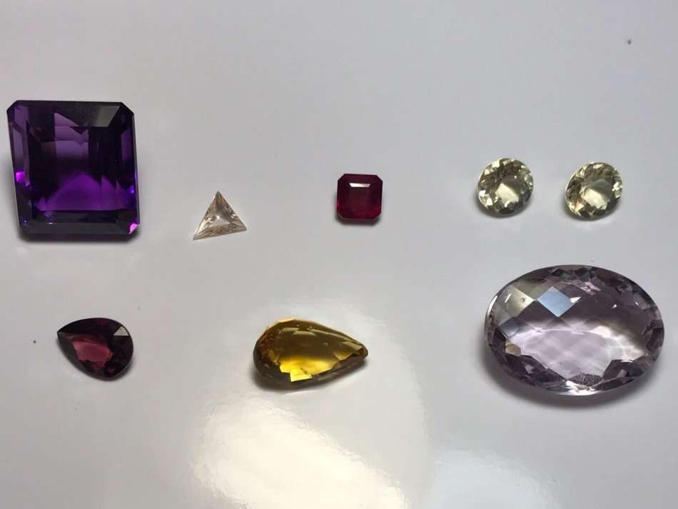 COLLECTION OF GEMSTONES