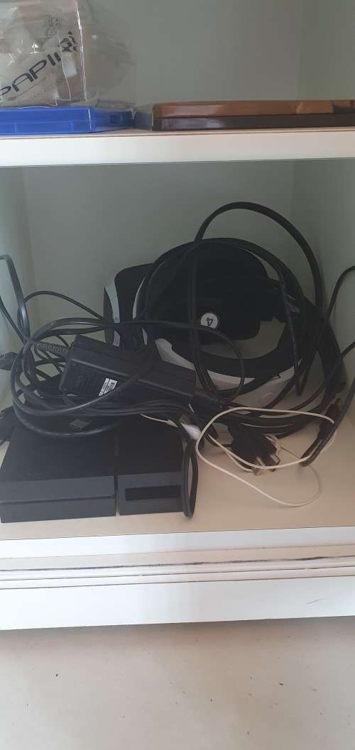 PS 4 PRO 1 TB WIth VR Headset and accessories with all controllers and games