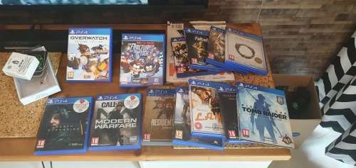 PS 4 PRO 1 TB WIth VR Headset and accessories with all controllers and games