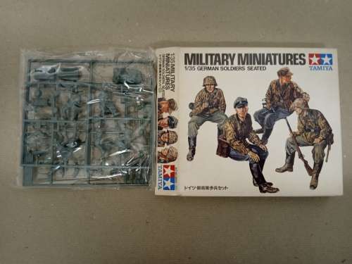 Scale Model Kit 1:35 - German Soldiers Seated - Military Miniatures - Tamiya