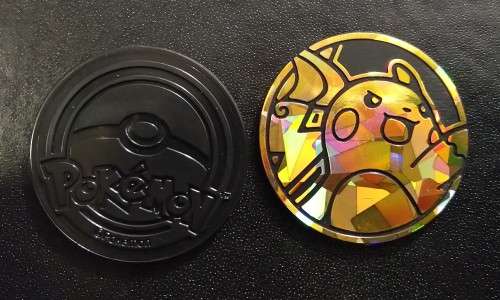 POKEMON CARDS - Raichu Collectible Coin (Gold Cracked Ice HoloFoil)