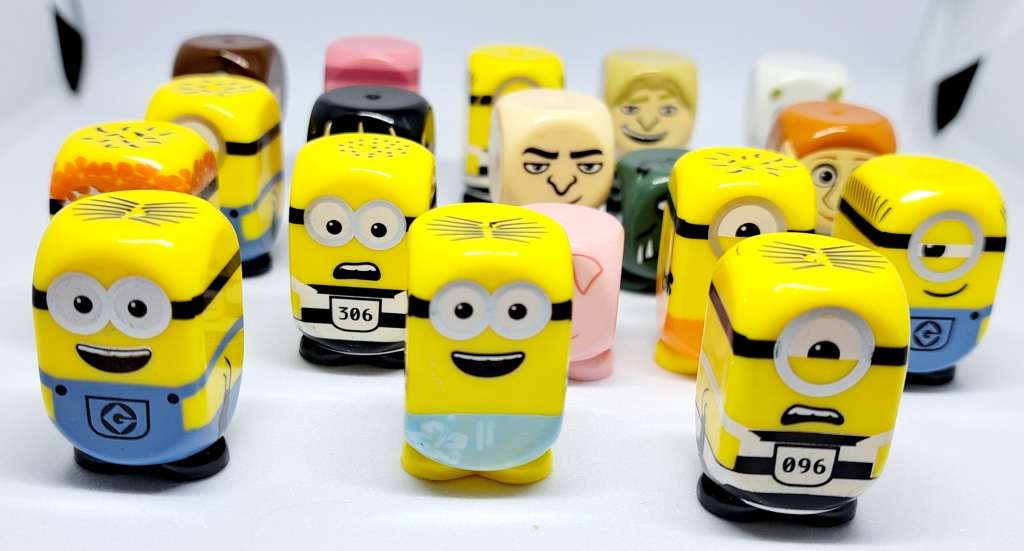 Official TM & UNI - Despicable Me Mini Block Head Figure set of 18 - Approx 4cm