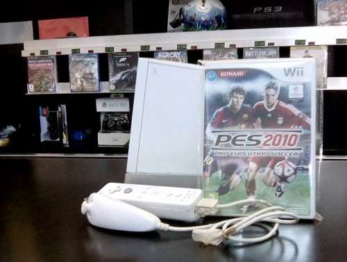 Nintendo Wii Console Bundle + PES 2010