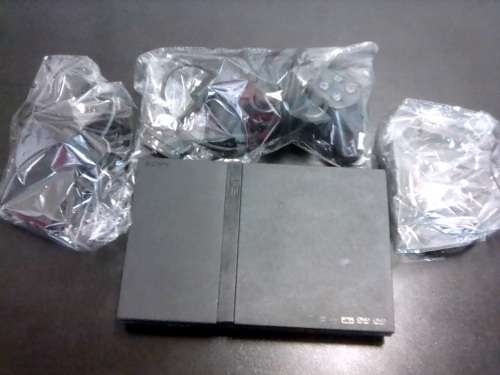 PS2 Console with all its cables + 1 remote