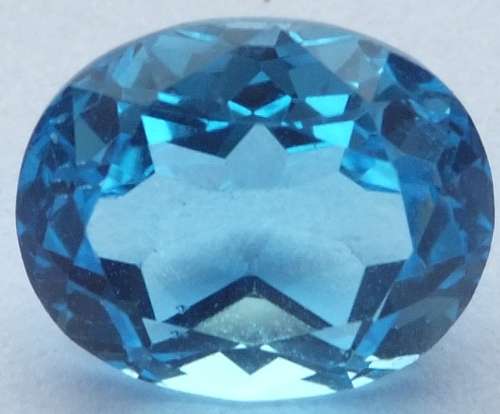 STUNNING SWISS BLUE TOPAZ - 10 x 8 mm - 3.75 ct
