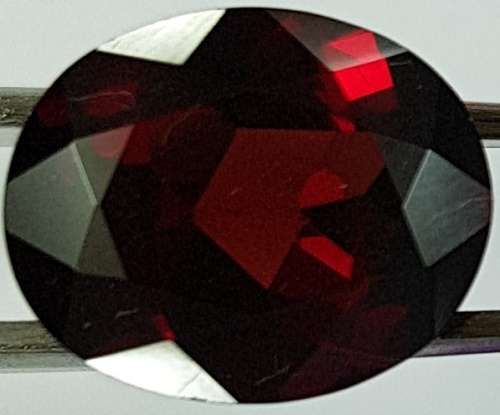 ALMANDINE GARNET OVAL - 12x10 mm - 5.45ct