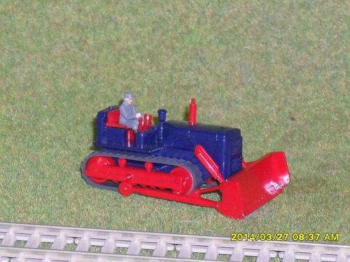 HO Wiking (German) Collection:Scares Wiking Model of Bulldozer with operator (sitting figure)