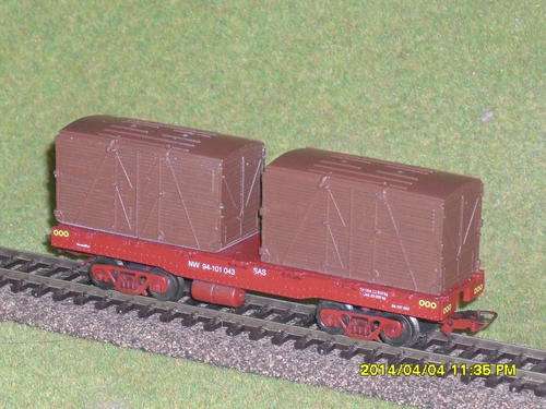 Inexpensive for Beginners: HO Model SAR-Mock Flat-bed Wagon with 2 Old Type Railway Containers