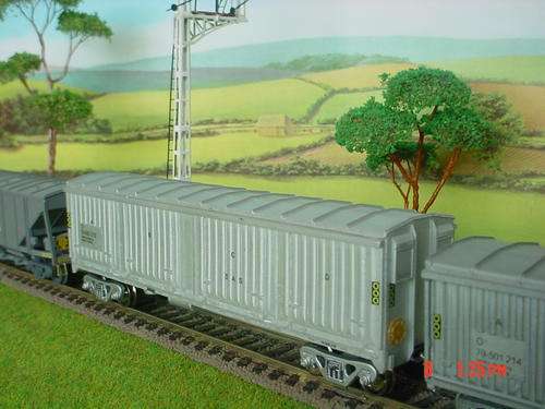 SAR HO Closed Silver Wagon Type "O-1" Palletized Fruit Crates: SAR Lettering - Kadee Couplers