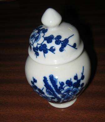 SMALL JAR LIKE A GINGER JAR~NO CHIPS OR CRACKS~  HAVE A LOOK!!!