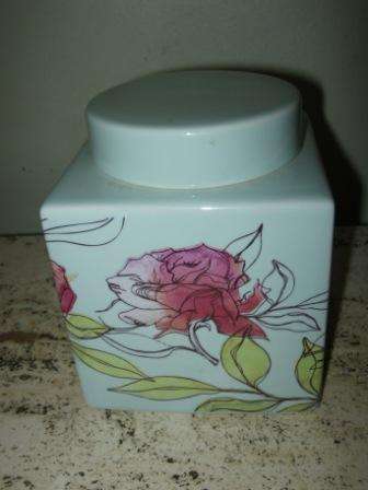 COLLECTABLE WOOLLIES TEA CONTAINER WITH FLORAL DESIGN~ NO CHIPS OR CRACKS~HAVE A LOOK!!!!