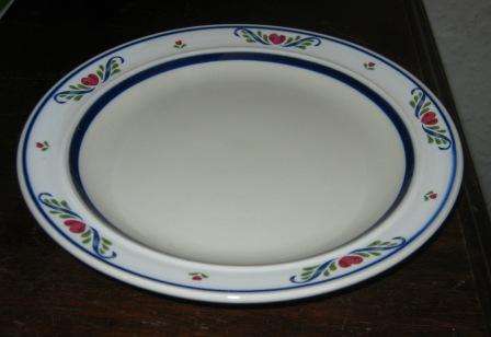 SIDE PLATE WITH HEART DESIGN~NO CHIPS OR CRACKS ~HAVE A LOOK!!!!