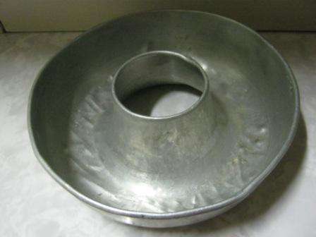 OLD CAKE TIN/MOULD~HAVE A LOOK!!!!!!!!