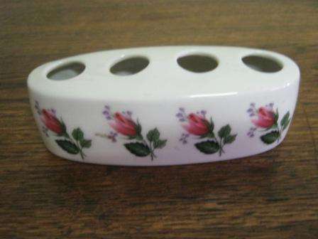 TOOTH BRUSH HOLDER  WITHROSE DESIGN~ NO CHIPS OR CRACKS~ HAVE A LOOK!!!!