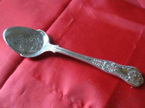 PETIT FOUR SERVER IN KINGS PATTERN EPNS BEAUTIFUL. TREAT YOU SELF WITH A CLOSER LOOK!!!