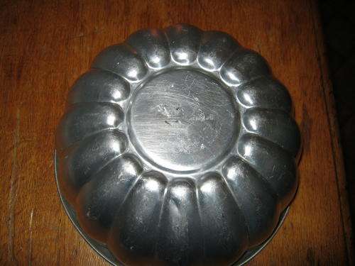 JELLY MOULD IN GOOD CONDITION.HAVE A LOOK!!!