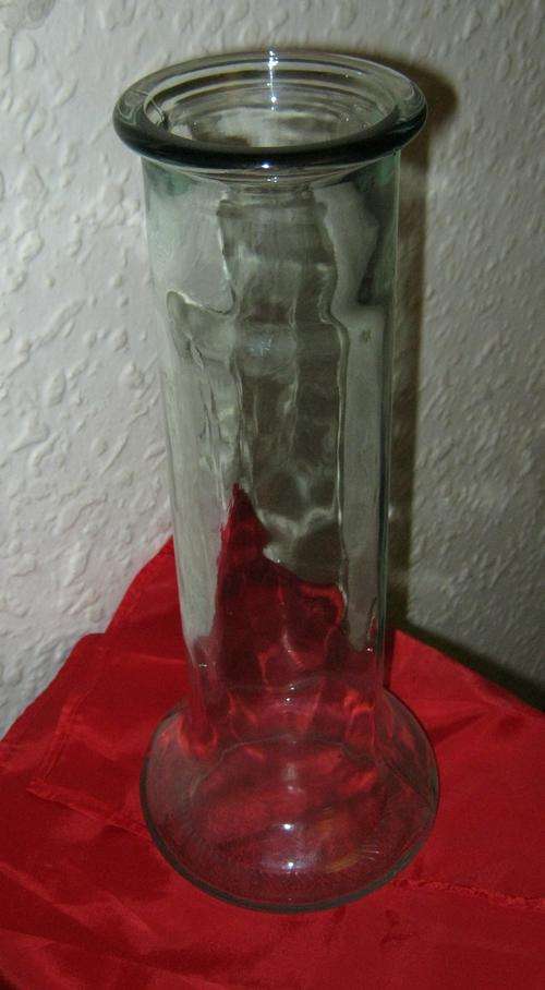 TALL GLASS VASE IN VERY GOOD CONDITION NO CHIPS OR CRACKS!!