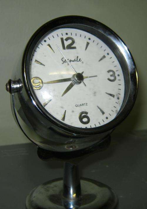 METAL SEGNALE CLOCK ~ NOT SURE IF IT WORK ~ MAYBE JUST IN NEED OF A BATTERY