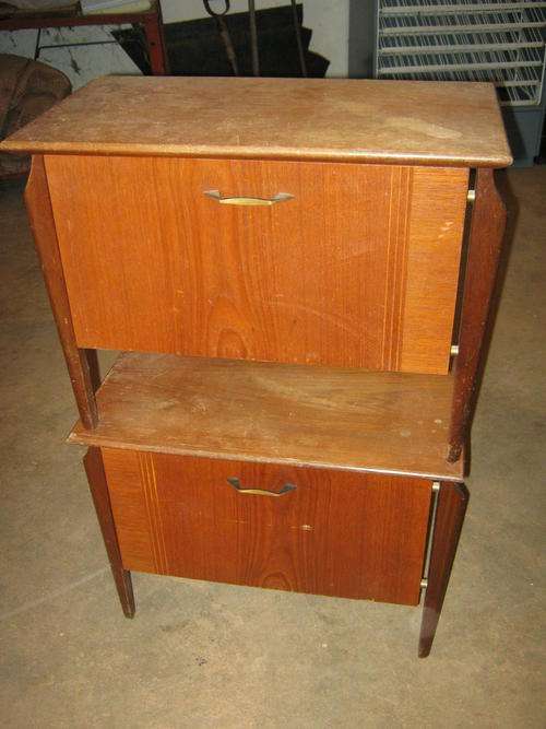 PAIR OF BEDSIDE CABINET IN NEED OF TLC! HAVE A LOOK!!!
